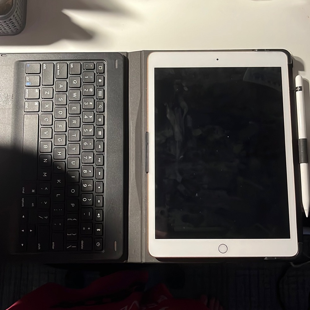 IPad 8th Generation with Keyboard Case and Apple Pencil